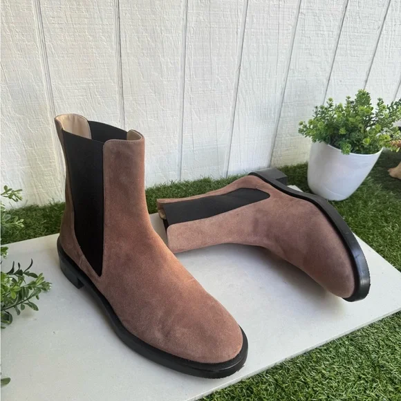 Stuart Weitzman
Women's Brown Cline Sleek Chelsea
Boot Brown size 8 fits 7.5 New - Picture 13 of 15